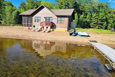 Image de Superbe nouvelle retraite de plage familiale 2br avec pédalo
