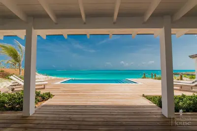 Image de The Salt House - Le cadre de plage parfait avec piscine à débordement et vibrations de l'île