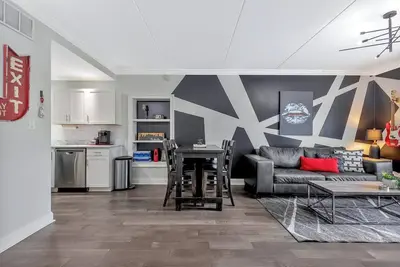 Image de Condo On Row Music ★ Centre-Ville!