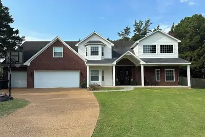 Image de Grande maison dans un quartier calme à 5 minutes du campus!