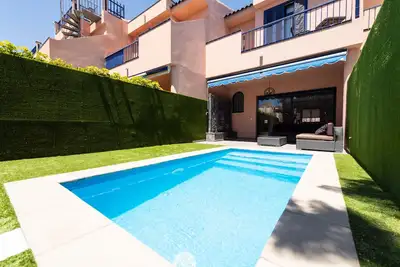 Superbe Duplex RÉNOVÉ À La Plage Avec Piscine PRIVÉE