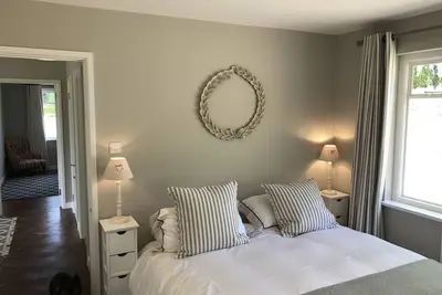 Image de Détendez-vous dans cette retraite isolée surplombant un parc