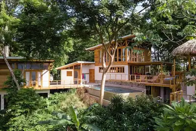 Image de Nouvelle maison avec vue sur la plage / jungle. 4 chambres / 4 salles de bain et piscine à débordement. 8 couchages