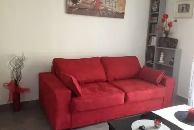 Image de T2 au clos des oliviers climatisé avec wifi et parking privé à 300m de la plage.