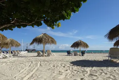 Image de Villa Aurora - 3 étages sur la plage, jusqu'à 14 personnes
