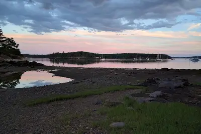 Image de Maison de vacances accueillante offre un cadre privé au bord de l'eau