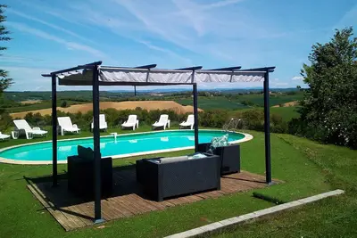 Image de Mazamet où les montagnes rencontrent la mer, 3 gîtes avec piscine et vue imprenable
