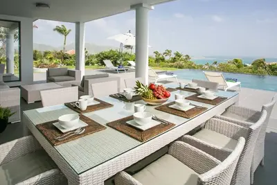 Image de Villa de luxe ultime avec vue imprenable sur l'océan