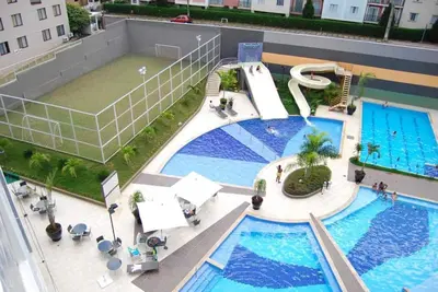 Image de Bel appartement plat avec cuisine complète à 300 mètres de Hot Park