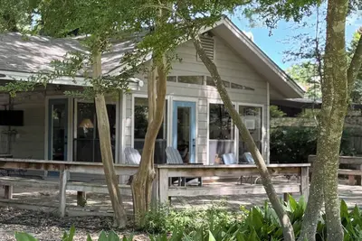 Image de Fermer dans le lac Austin cadre face au lac maison familiale et conviviale, pas un lieu, du parti