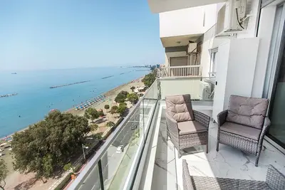 Eve's Nest Limassol - Hébergement de luxe avec vue imprenable sur la mer