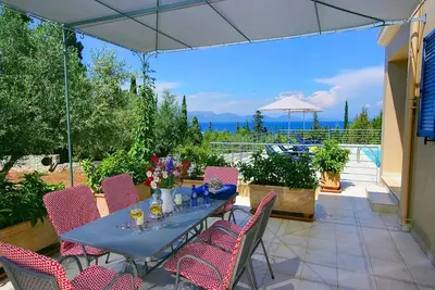 Image de Villa moderne avec piscine privée et vue sur la mer exceptionnelle