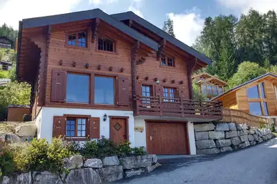 Image de Magnifique chalet avec vue sur la montagne, à proximité des remontées mécaniques, des bars et des restaurants
