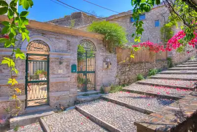 Image de Durrells iconic srteet, superbe maison avec jardin à côté de New Fortress Corfu