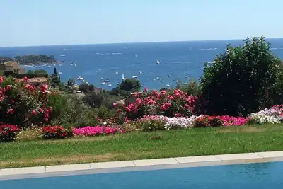 Image de Villa contemporaine, vue exceptionnelle mer et Estérel