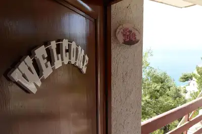 Image de Propriété francophone sympathique avec vue imprenable sur mer