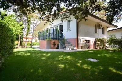 Image de Villa avec climatisation et balcon