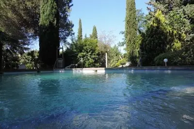 Image de Gîte indépendant dans superbe domaine provençal, L'Arbre d'Or, jardin et piscine