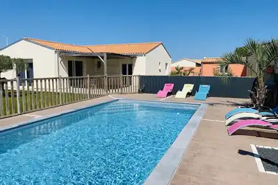Image de Maison 3 chambres avec piscine chauffée à proximité de la Rochelle et ses plages