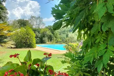 Image de Jolie maison avec piscine privée, grand jardin et superbes vues sur les collines