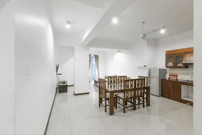 Image de Le trèfle est un bel appartement avec deux chambres et salles de bains.