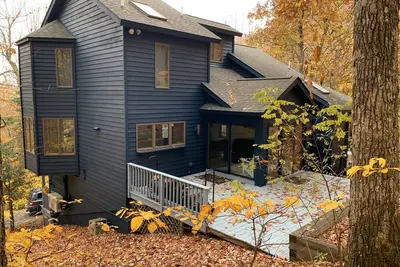 Image de Jacuzzi! Animaux acceptés, Cascade privée, emplacement de premier choix Récemment rénové