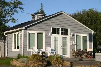 Image de Cottage moderne de charme avec vue de l'eau et Spa privé. Situation calme Coastal