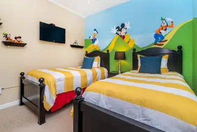 Image de Condo au 1er étage, à 2 milles de Disney, commodités gratuites, a tout pour plaire!