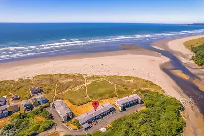Image de Top Floor Condo directement sur la plage