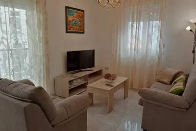 Image de Étage extérieur avec terrasse et 4 chambres à coucher, 50m. de la mer et 300m. de la plage
