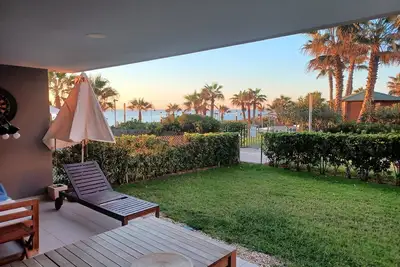 Appartement neuf, rez-de-chaussée, première ligne avec vue sur la mer, dans domaine haut de gamme
