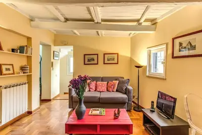 Image de Cozy Attic with sunny private terrace in Trastevere, overlooking Trastevere roof tops.