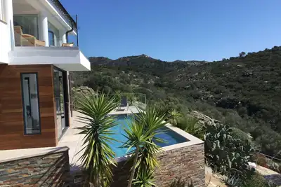 Image de Spacieuse villa d'architecte vue mer et montagnes piscine et jacuzzi