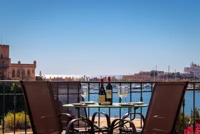 Image de Maison de ville en première ligne Face à la mer à Ferragudo, luxe, vue mer