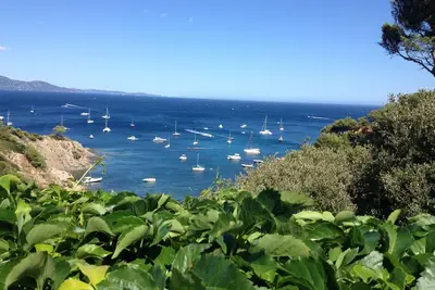 Image de Villa Pieds Dans L Eau Dans Domaine Prive Et Gardienne Du Cap BÉNAT