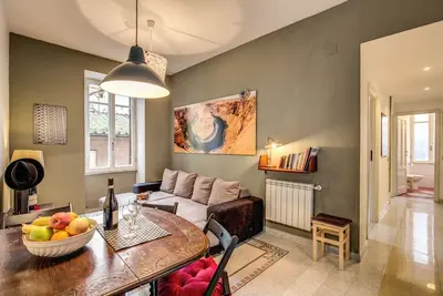 Image de Bright 3 bedroom apartment in the heart of Monti area, within five minutes walking to the Coliseum.