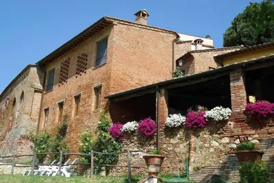 Image de Top-Hill Farm-House dans un village toscan pittoresque avec une vue imprenable.
