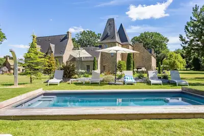 Image de Manoir de Pléac en entier 2 gîtes et piscine extérieure chauffée et parc de 3 Ha