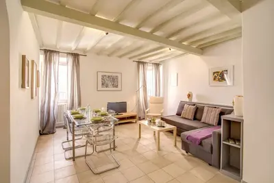 Image de Bright 3bedroom apartment at only 2 min walking from Campo di fiori main piazza.
