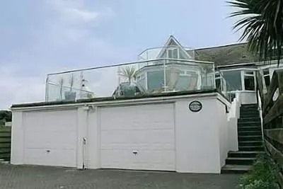 Image de Belle maison de plage. Vue imprenable sur la mer, accès facile à la plage dorée de Hayle.