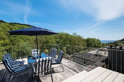 Villa moderne avec de belles vues sur la mer.