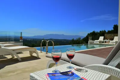 Image de Bbq+Outdoor Kitchen★Lux Stone Villa★ Sea View