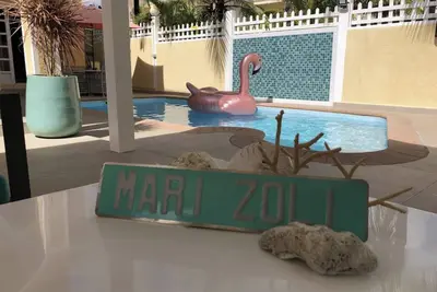 Mari Zoli : à 10 min \" en tongues\" de la plage de Pereybere