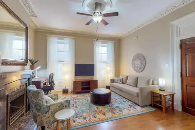 Image de Brownstone historique - Modernisé - Luxueux Downtown Troy