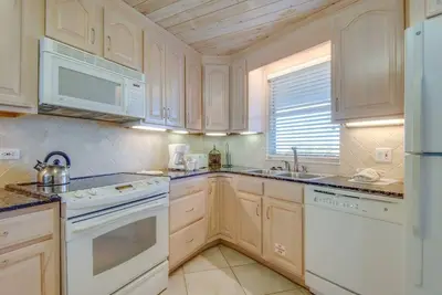 Image de Beachside Condo avec une vue magnifique sur le golfe du Mexique depuis le balcon!