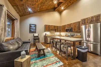 Image de Charming 2bd/1ba (K&Q) Glacier Escape 7 mi to Gnp