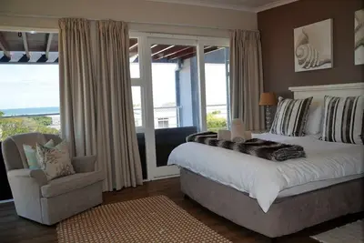 Image de Akwa House Hermanus - votre maison loin de chez vous!