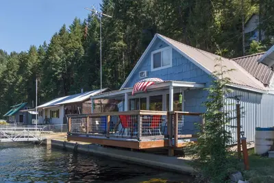 Image de Cabine au bord de l'eau mise à jour avec grand quai privé, vue imprenable