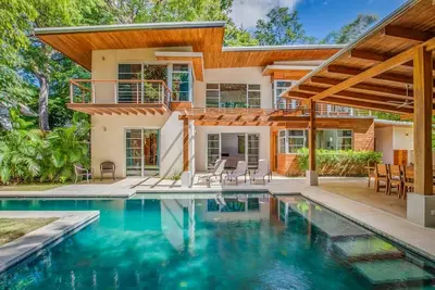 Image de Villa moderne de luxe avec piscine au lieu privilégié