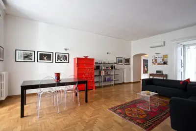Image de Appartement élégant et spacieux dans le centre très historique de Naples